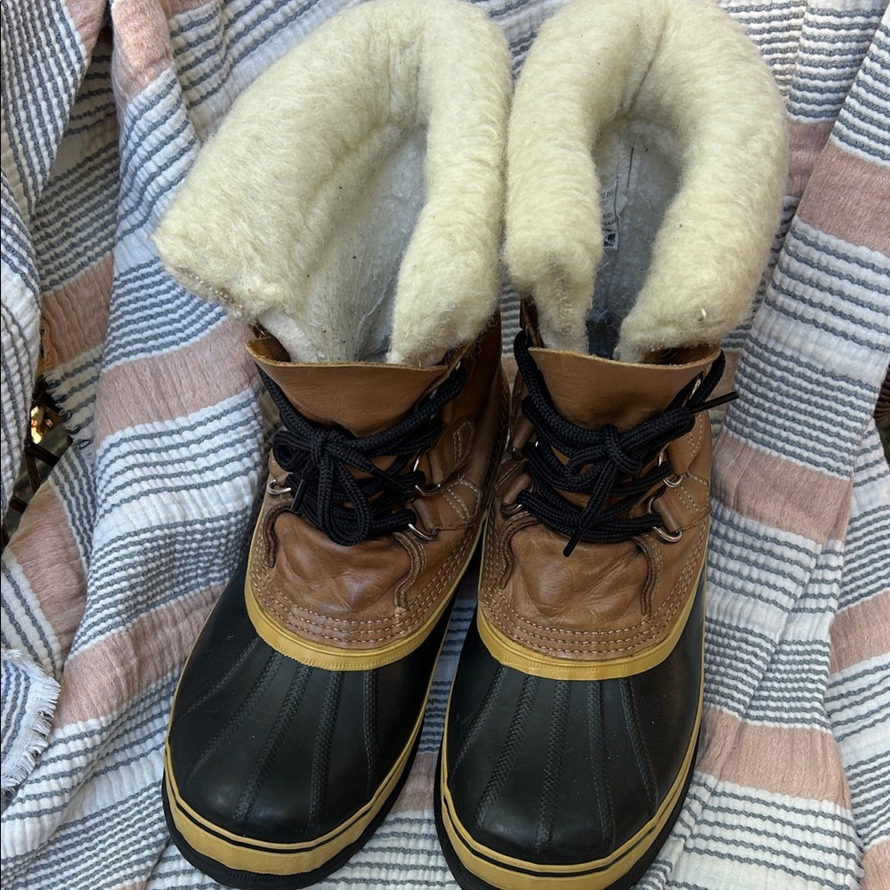 Sorel Women’s Caribou Brown and Black Winter Boots with Lining